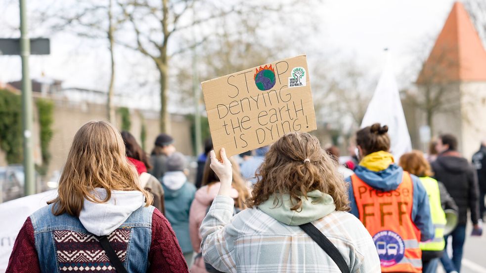 Fridays for Future Osnabrück will gegen die derzeitige Klimapolitik demonstrieren, so wie hier im Jahr 2024. Foto: Michael Gründel