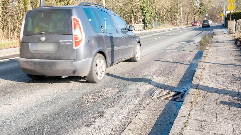 Schon vor dem Winter eine Buckelpiste: Die Mindener Straße. Foto: André Havergo