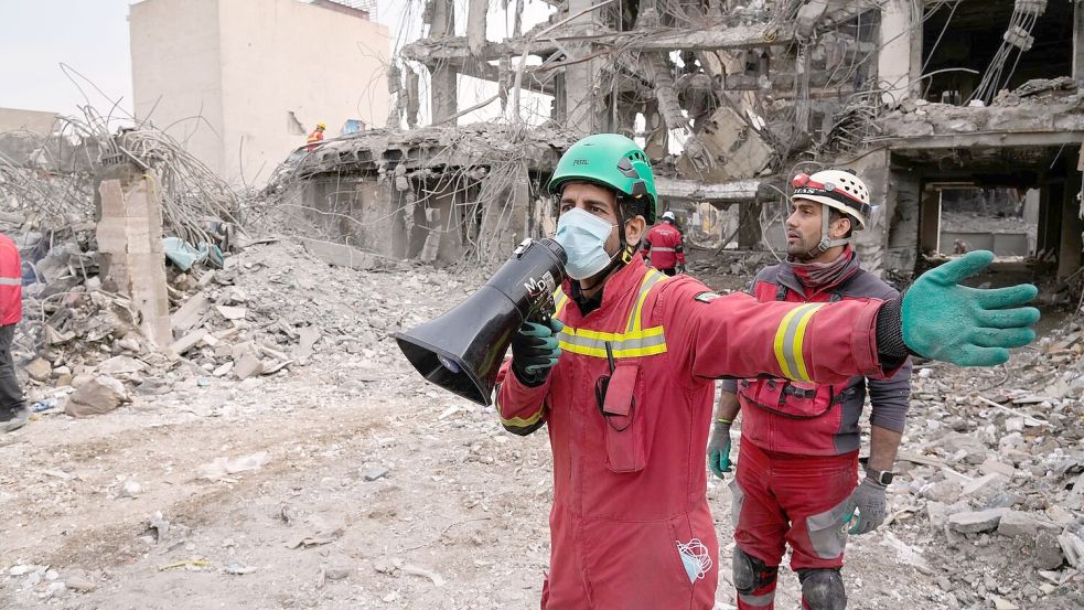 Auf die iranische Hauptstadt Teheran gibt es massive Angriffe. Foto: Vahid Salemi/AP/dpa