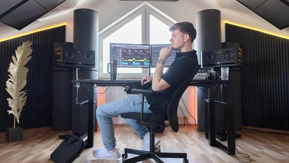 Julian Sommer genießt die Stille der Vulkaneifel. Foto: Rolf Vennenbernd