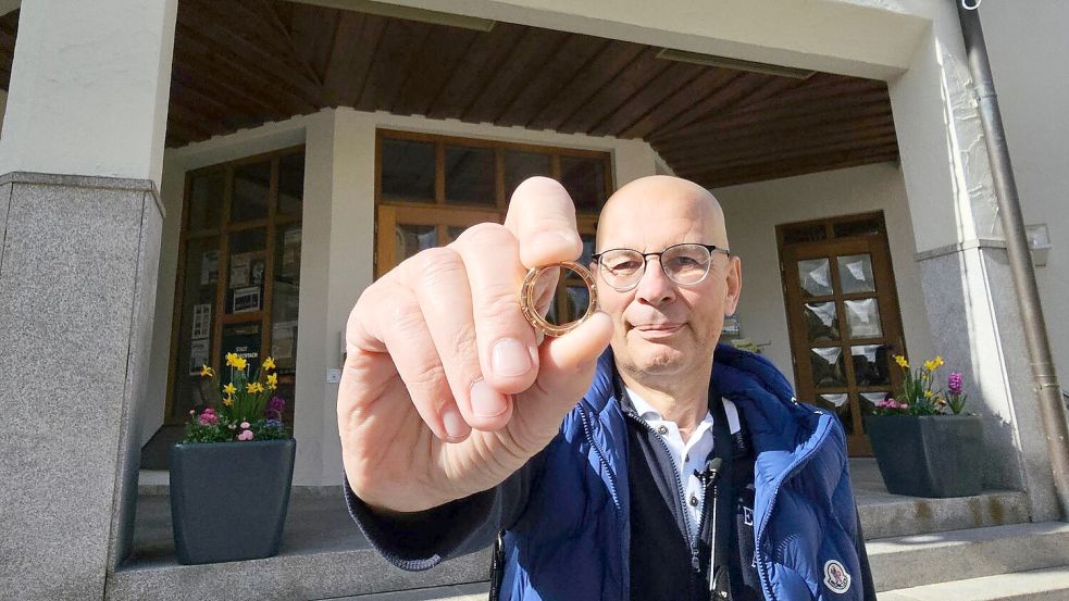 Ein Ehering ist nach einer kleinen Odyssee durch Nordbayern wieder bei seinem Berliner Besitzer angekommen. Foto: Mike Müller