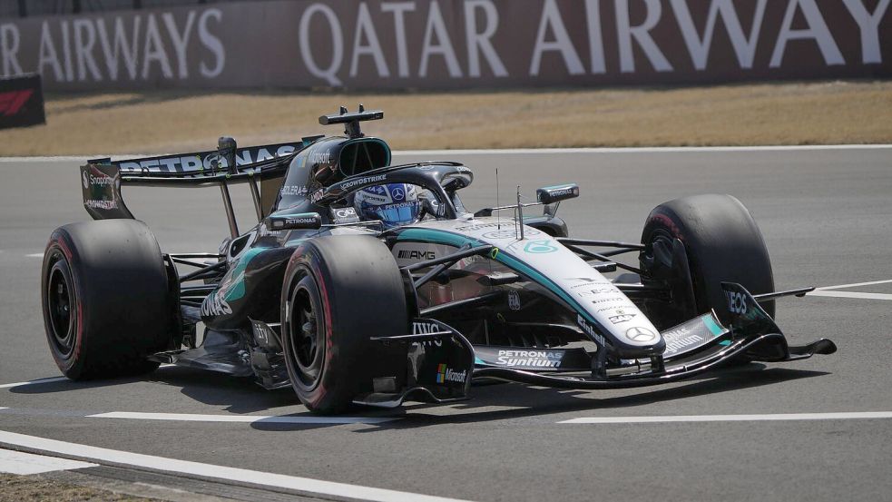 WM-Spitzenreiter George Russell führt auch in China das Feld an. Foto: Andy Wong/AP/dpa