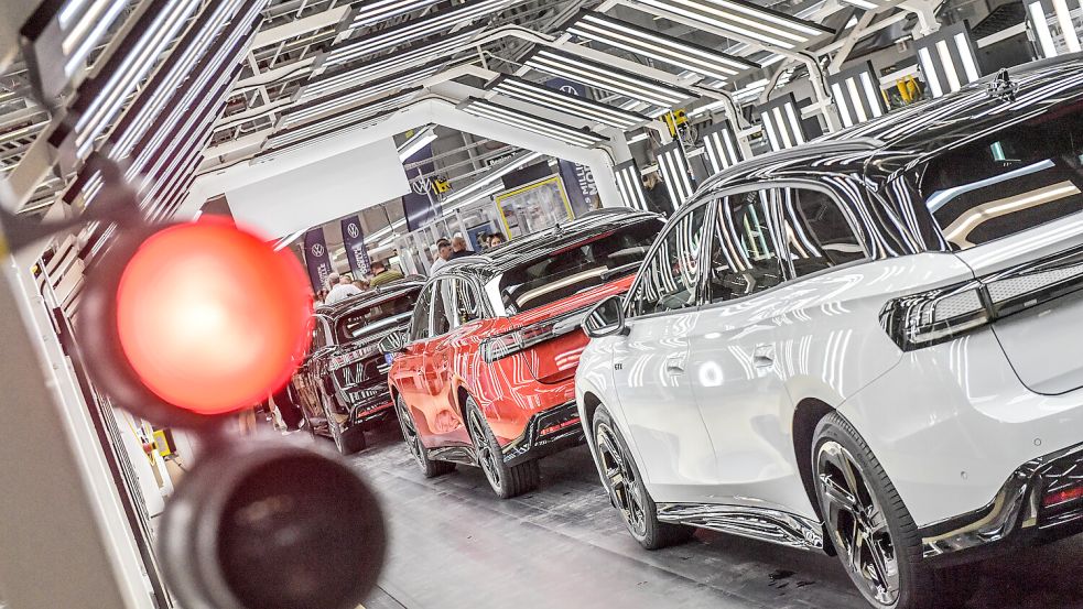 Produktion in Emden: Das VW-Werk hat noch ein paar harte Monate vor sich. Foto: Klaus Ortgies/Archiv