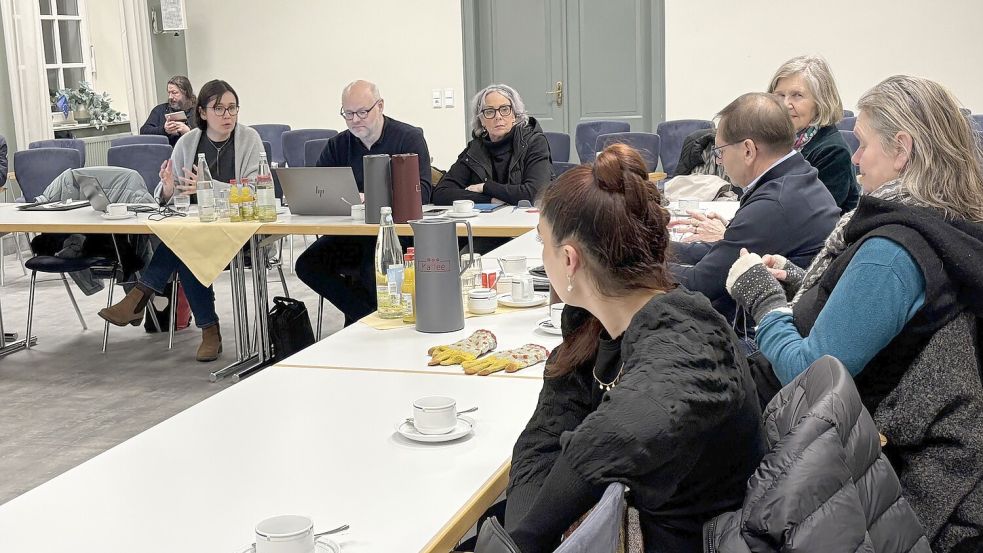 Der Ortsrat Aurich-Kernstadt, hier bei seiner jüngsten Sitzung, wehrt sich gegen eine mögliche Auflösung und bietet der Stadt stattdessen einen Kompromiss an. Foto: Mieke Matthes