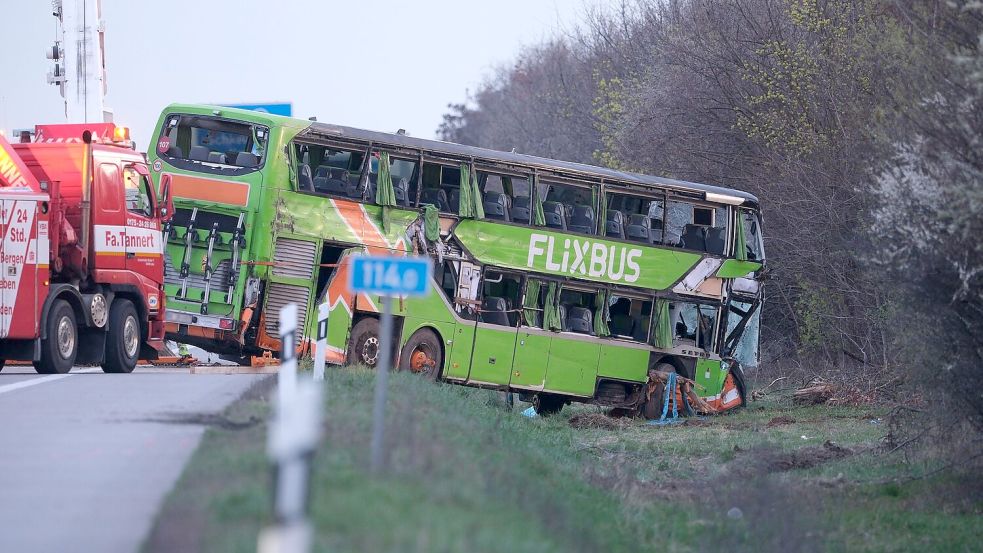 Tödlicher Busunfall auf der A9 bei Leipzig. (Archivbild) Foto: Sebastian Willnow/dpa