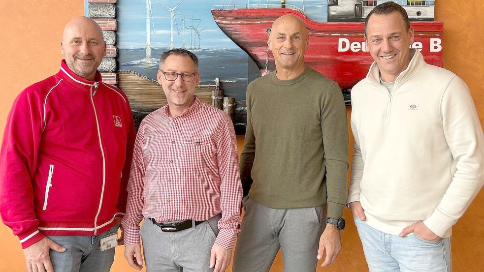Der neu gewählte Betriebsrat: (von links) Torsten Hasenpusch, Betriebsratsvorsitzender Manfred Wulff, Herbert de Vries und Thomas Preuß, 1. Bevollmächtigter IG Metall Emden. Foto: IG Metall Emden