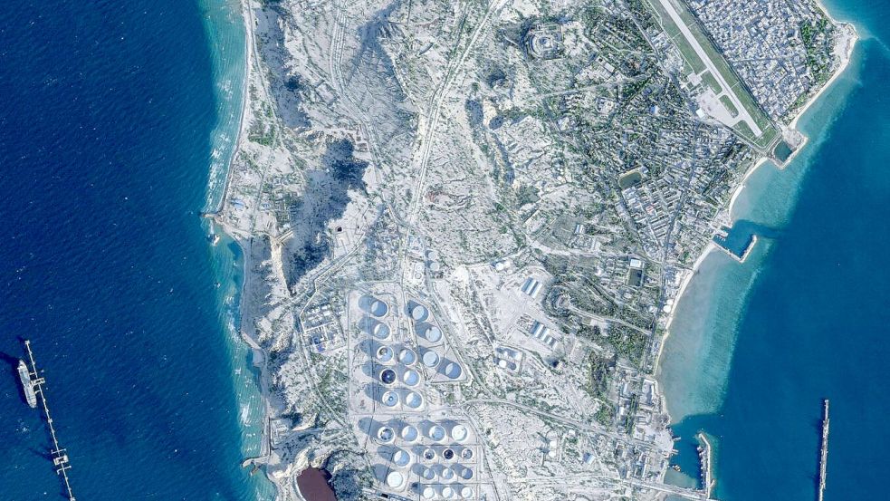 Die für den iranischen Öl-Export wichtige Insel Charg wurde bombardiert Foto: Planet Labs PBC/Planet Labs PBC/
