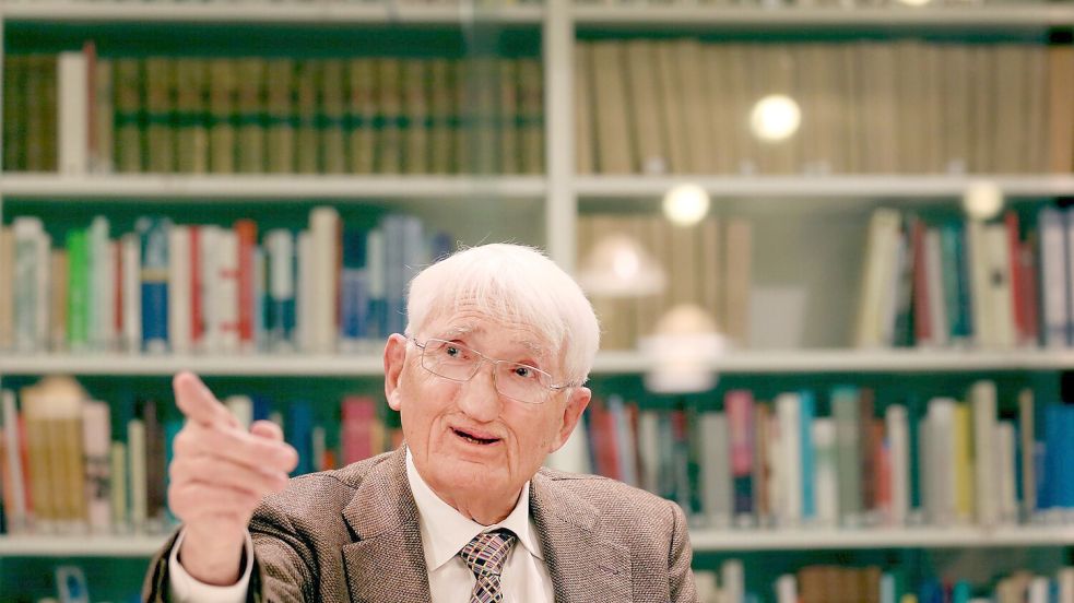 Auch im hohen Alter mischte sich Habermas gern in kontroverse Debatten ein – und trug so zur Meinungsbildung in Deutschland bei. Foto: Martin Gerten/dpa