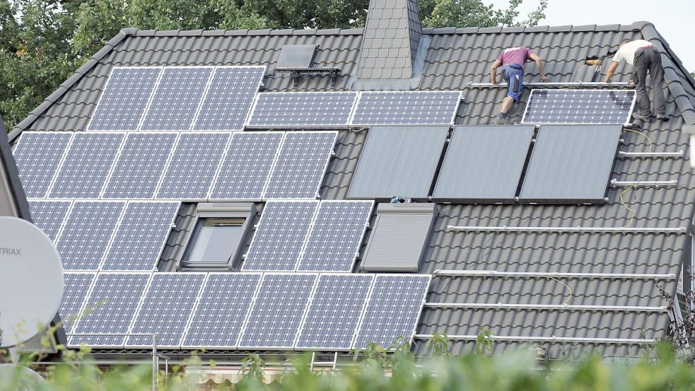 Bricht der Einbauer neuer Solaranlagen ein? Foto: Rainer Jensen/dpa