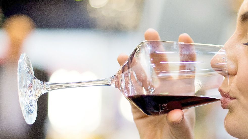 Viele Menschen bevorzugen leichtere Weine. (Symbolfoto) Foto: Monika Skolimowska
