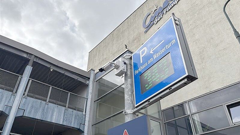 Verkauft an die Stadt Emden: das Parkhaus am Wasserturm. Fotos: Hannah Weiden