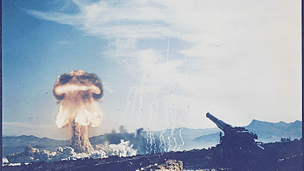 Taktischer Einsatz von Atomwaffen: Davor schreckt laut einer britischen Studie keines der getesteten KI-Modelle zurück. Und eine würde sogar die Vernichtung von Städten anordnen. Im Bild: Test eines Atomgeschützes 1953 im US-Bundesstaat Nevada. Foto: imago/Newscom World