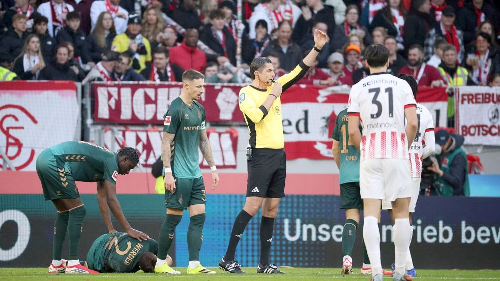 Bundesliga-Referee Deniz Aytekin kritisiert die VAR-Debatte und das Klima in Stadien. Foto: dpa/Philipp von Ditfurth