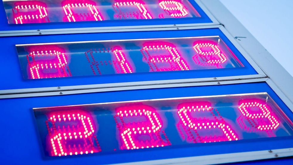 Der Spritpreis steigt langsam weiter. Foto: Christoph Soeder/dpa