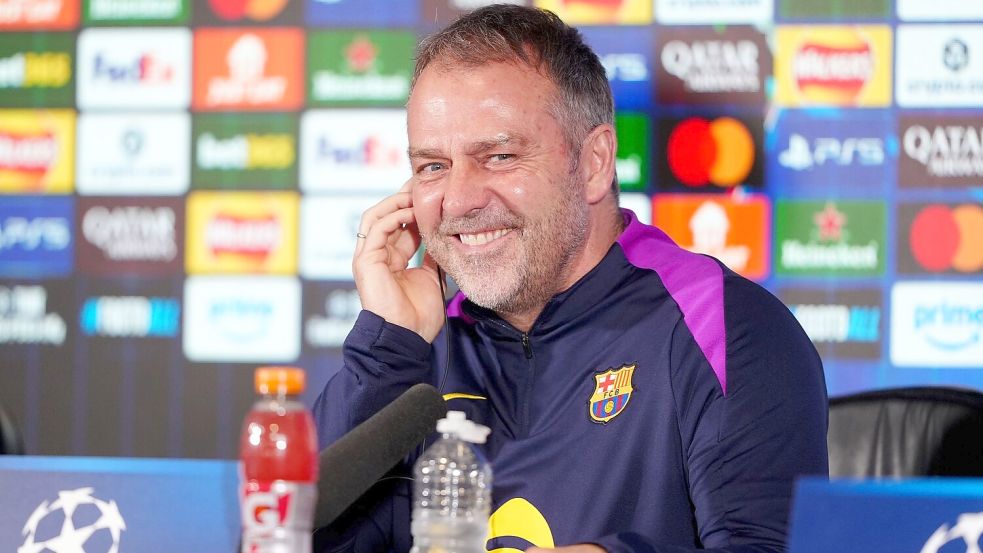 Hansi Flick bleibt weiter in Barcelona. (Archivbild) Foto: Owen Humphreys