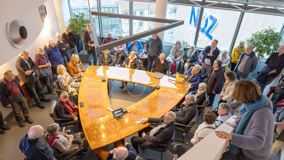 Ein Blick hinter die Kulissen: Zahlreise Leser besuchten am Tag der offenen Redaktion das noz Medienzentrum am Breiten Gang in Osnabrück. Foto: Lamis Amara