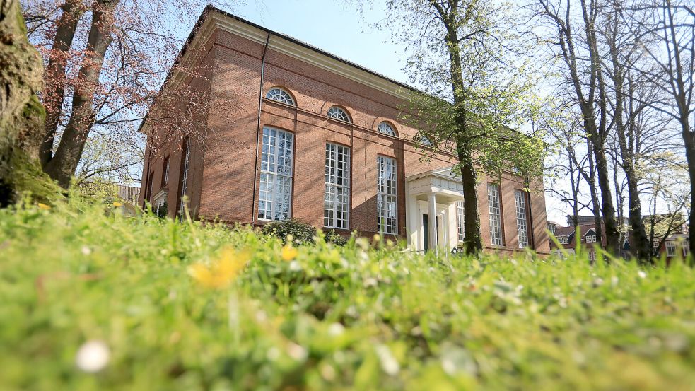 Die Lamberti-Kirche in Aurich im Frühling. Foto: Romuald Banik