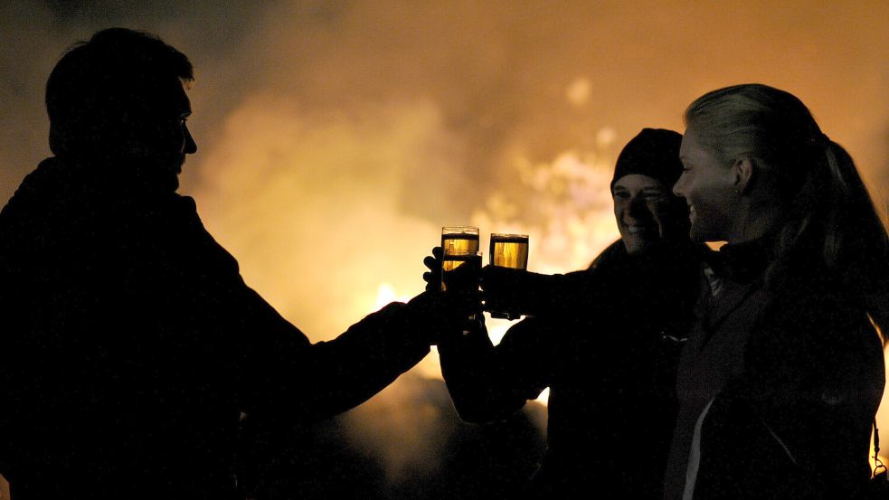 Osterfeuer haben eine lange Tradition. Hier wurde in Walle angestoßen. Archivfoto: Stephan Friedrichs