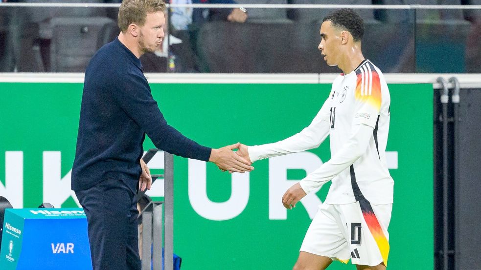 Julian Nagelsmann muss noch warten, bis er Jamal Musiala wieder im Kreis der Nationalmannschaft begrüßen kann. (Archivbild) Foto: Tom Weller