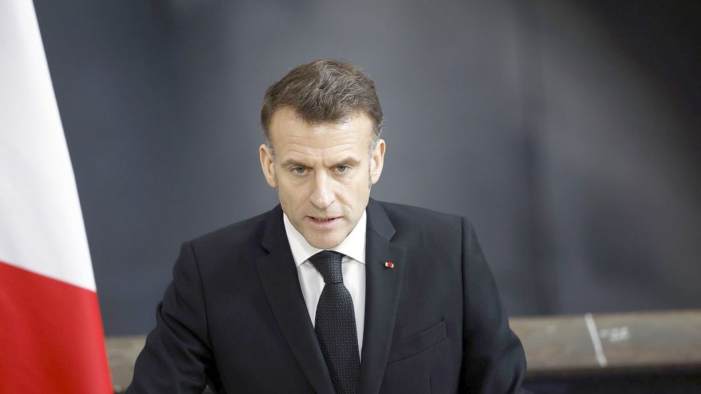 Frankreichs Präsident Macron fordert ein Aussetzen von Angriffen auf Energieanlagen. (Archivbild) Foto: Yoan Valat/Pool EPA/dpa
