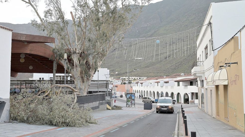 Für die Kanarischen Inseln gilt eine Sturmwarnung. „Therese“ zieht von West nach Ost über die Inseln vor der Westküste Afrikas hinweg und könnte mit Starkregen und Orkanböen für Überschwemmungen und Schäden an Gebäuden sorgen. (Archivfoto) Foto: Europa Press Canarias/EUROPA PRE