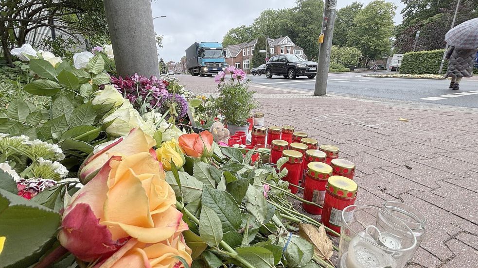 Nach dem tödlichen Unfall an der Von-Jehring-Straße war die Anteilnahme groß. Die Politik reagierte mit einem Ratsbeschluss. Der wurde nun von der Fachaufsicht beim Landkreis für rechtswidrig befunden. Foto: Archiv/Lasse Paulsen