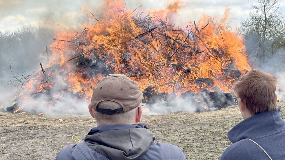In Südbrookmerland endet am Samstag eine wichtige Frist für Osterfeuer. Foto: Holger Janssen