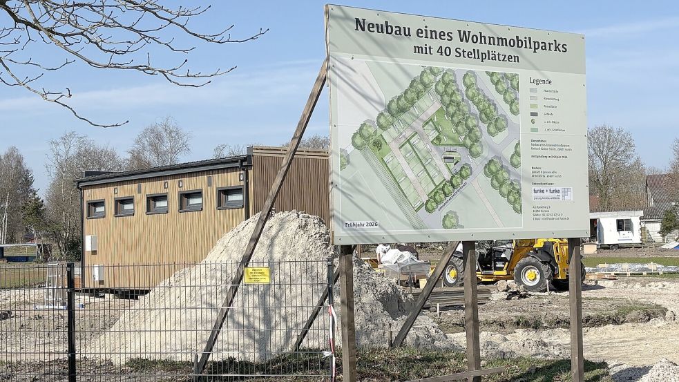 Der Wohnmobilpark hat 33 Stellplätze mit Versorgungsleitungen plus sieben Plätze für Wohnmobile und Campervans auf einer Wiese. Wohnwagen und Zelten sind nicht Teil der Genehmigung. Foto: Karin Böhmer