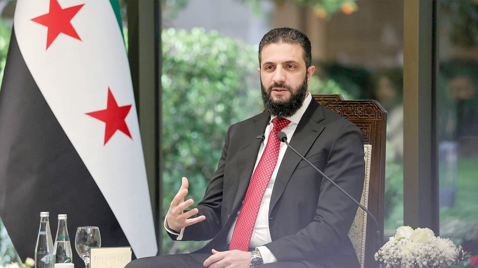 Ehemaliger Dschihadist in Anzug und Krawatte? Syriens Präsident Ahmad al-Scharaa gibt sich gerne versöhnlich und staatsmännisch. Foto: IMAGO/APAimages