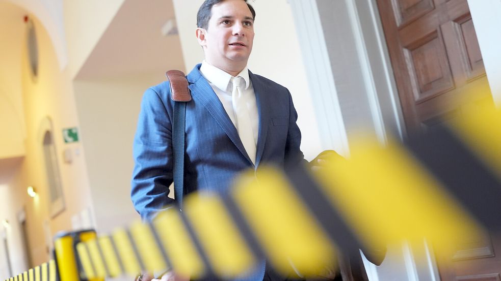 Wegen des Iran-Kriegs kann der Kronzeuge aus Israel nicht per Flugzeug nach Deutschland einreisen. Anwalt Philip von der Meden macht einen Alternativvorschlag. Foto: dpa/Marcus Brandt