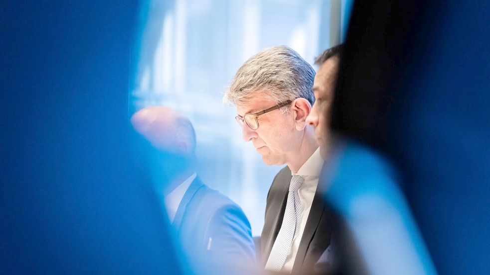 Im Kulturausschuss des Bundestags hatte Wolfram Weimer diese Woche keinen leichten Stand. (Archivbild) Foto: Christoph Soeder/dpa