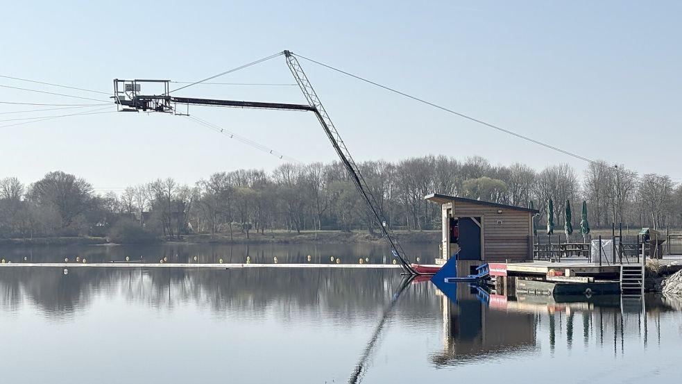 Die Plattform der Wakeboard-Anlage ist runderneuert und kann nun flexibel auf unterschiedliche Wasserstände reagieren. Foto: Karin Böhmer