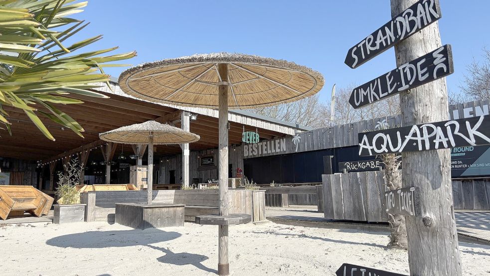 Die Strandbar wird in der Vorsaison noch wetterabhängig öffnen. Aber Mitte Mai beginnt dann die Hauptsaison. Foto: Karin Böhmer