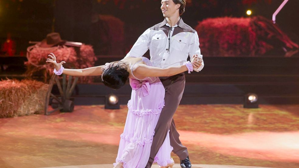 Die ersten zehn Punkte der Staffel von Joachim Llambi bekamen Joel Mattli und Malika Dzumaev. (Archivbild) Foto: Rolf Vennenbernd