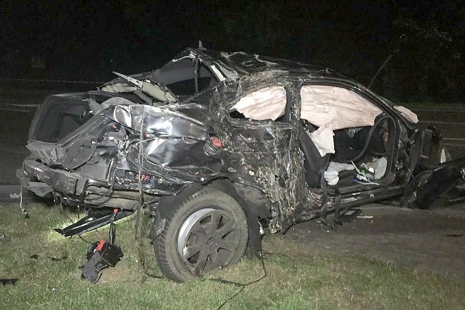 Das Auto wurde bei dem Unfall komplett zerstört.