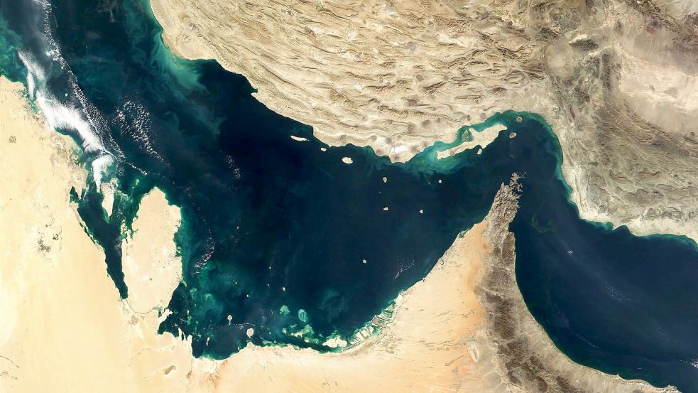 Die Straße von Hormus hat große Bedeutung für die Weltwirtschaft. (Archivbild) Foto: -/The Visible Earth/NASA/dpa