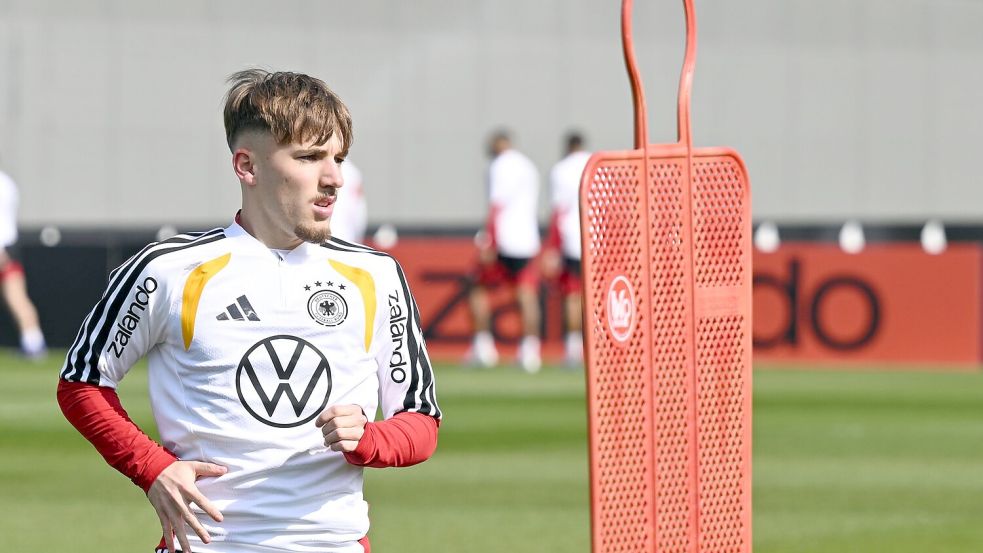 Erstmals im Kreis der Nationalmannschaft: Bayern-Youngster Lennart Karl. Foto: Federico Gambarini