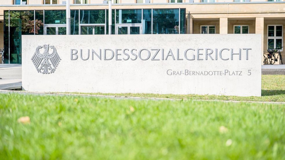 Nach der Entscheidung des Bundessozialgerichts muss das Landessozialgericht nun genauer prüfen, welche psychischen Belastungen Leichenumbetter und Feuerwehrleute erleben. (Archivbild) Foto: Andreas Arnold