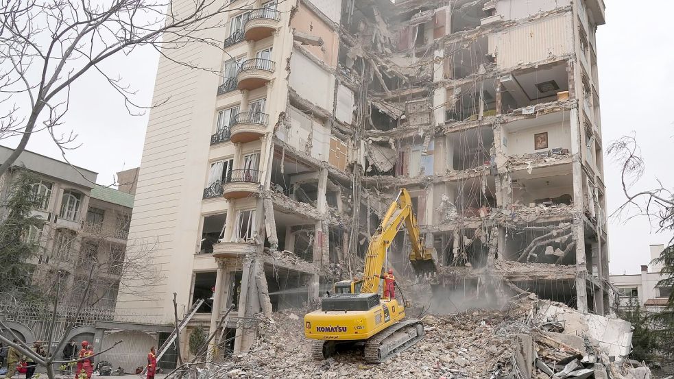 Die Angriffe der USA und Israel auf den Iran dauern an. Foto: Vahid Salemi/AP/dpa