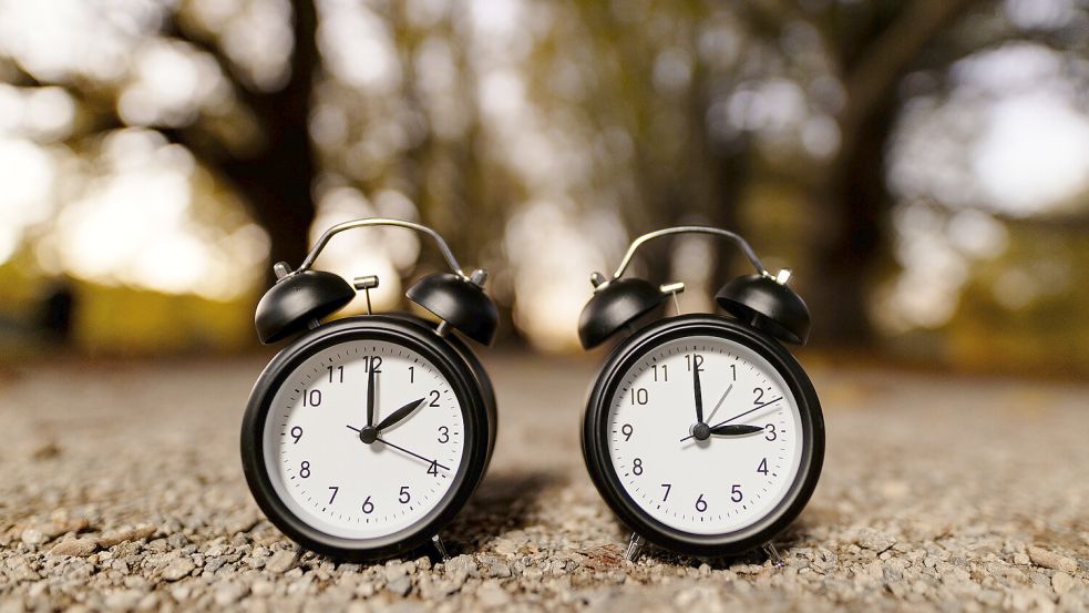 Vor oder zurück? Am 29. März 2026 werden die Uhren wieder auf Sommerzeit umgestellt. Foto: Picture Alliance/Christoph Hardt/Geisler-Fotopres