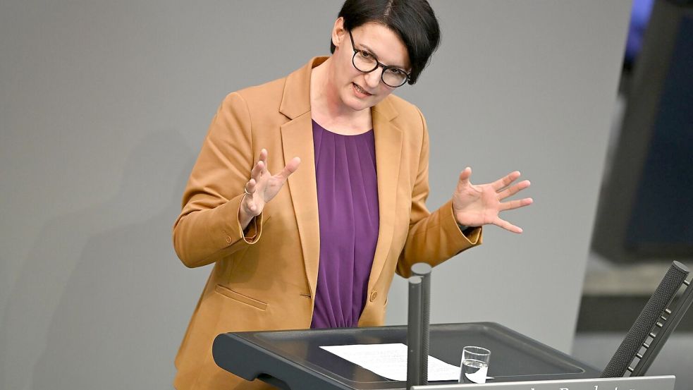 Irene Mihalic, parlamentarische Geschäftsführerin der Grünen-Bundestagsfraktion, sagt, das Strafrecht müsse sich anpassen, weil es durch neue KI-Tools inzwischen neue Möglichkeiten für bildbasierte sexualisierte Gewalt gebe. (Archivfoto) Foto: Elisa Schu/dpa