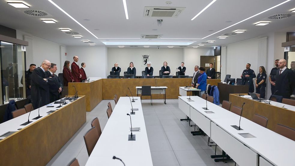 Laut Anklage sollen die 36- bis 58-Jährigen als sogenannte Auslandsoperateure für Waffendepots in mehreren europäischen Staaten zuständig gewesen sein, die für Anschläge genutzt werden sollten. (Archivbild) Foto: Fabrizio Bensch