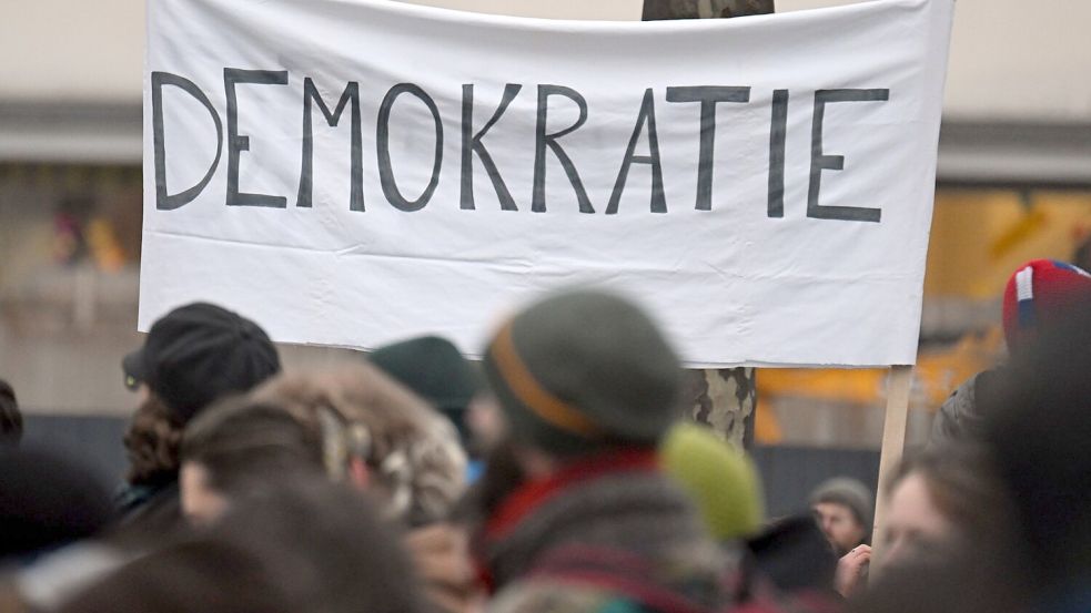 Laut einer Untersuchung unter 137 Staaten verliert die Demokratie an Boden. (Archivbild) Foto: Federico Gambarini