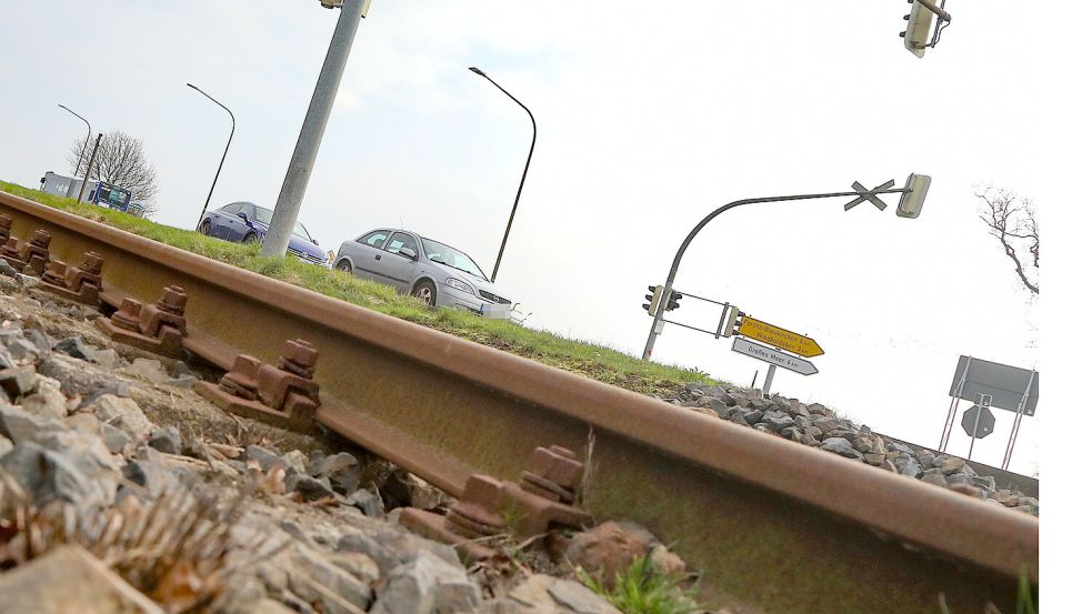 Sollten über diese Gleise bald wieder Personenzüge rollen? Darüber wird auf dem ON-Podium diskutiert. Foto: Romuald Banik