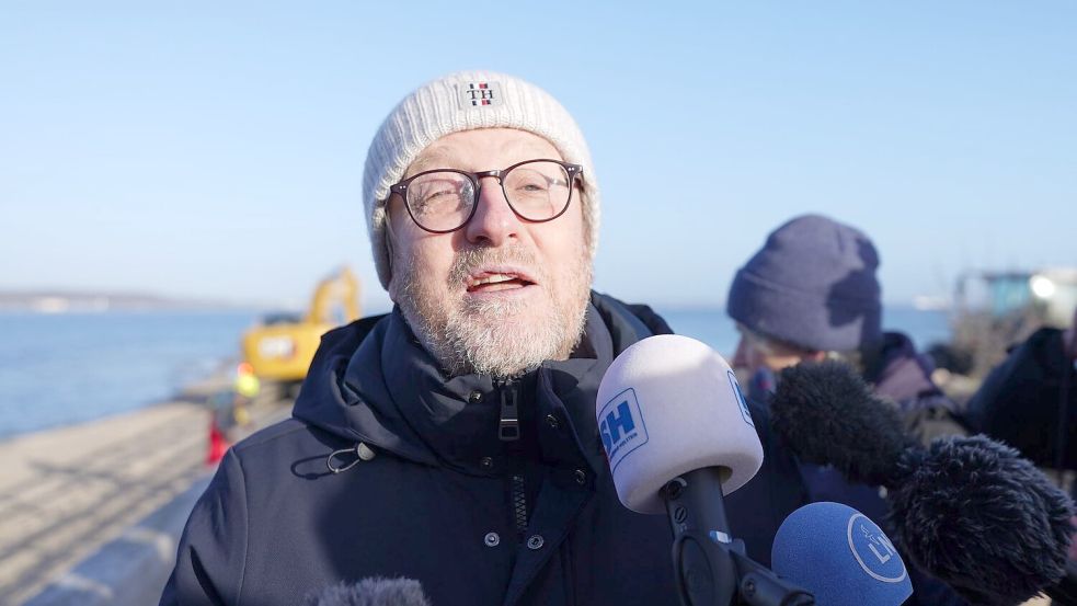 Sven Partheil-Böhnke, Bürgermeister von Timmendorfer Strand, zeigte sich erleichtert. Foto: Marcus Brandt/dpa