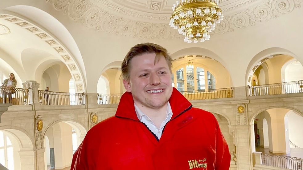 Der Satiriker Sebastian Hotz alias El Hotzo im Kammergericht. Foto: Torsten Holtz