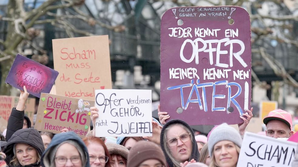 Tausende Menschen versammeln sich seit Tagen in ganz Deutschland auf den Straßen. (Archivbild) Foto: Marcus Brandt/dpa