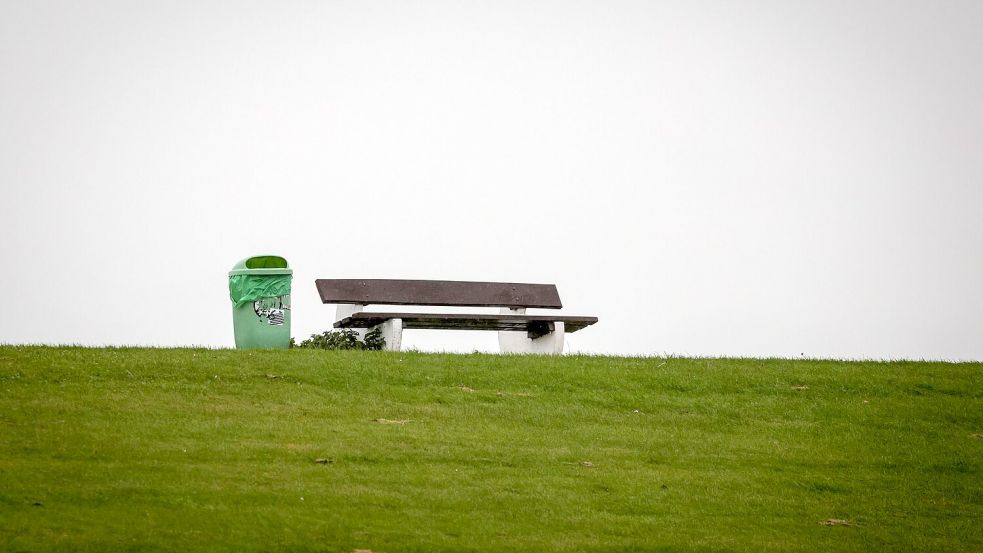 An den Küsten kann es zum Wochenbeginn stürmisch werden. (Symbolbild) Foto: Focke Strangmann