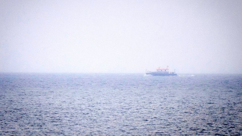 Nach der Rettung des Wals vor Timmendorfer Strand suchen Experten seit Samstagfrüh weiter nach dem Meeressäuger. Foto: Philip Dulian