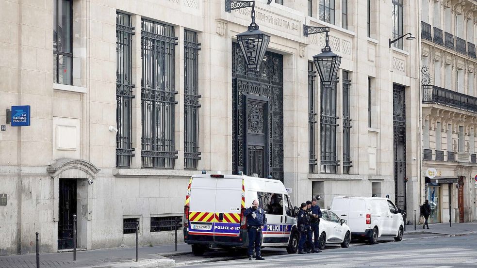 Nach einem Anschlagsversuch auf eine US-Bank in Paris ermittelt die Anti-Terrorstaatsanwaltschaft. Foto: Sebastien Dupuy/AFP/dpa
